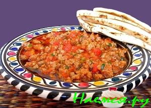 Мясной фарш с чили перчиком и томатами