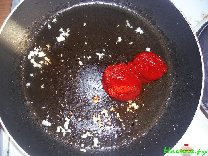 Котлеты с овощами в красном соусе