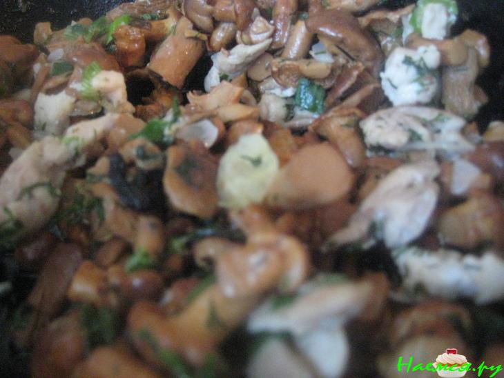 Манный пудинг с грибами