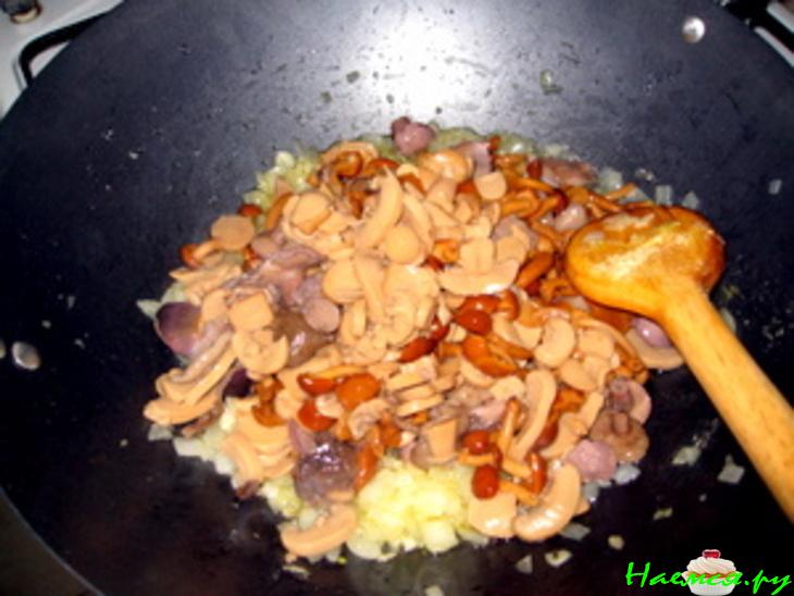 Грибы с луком