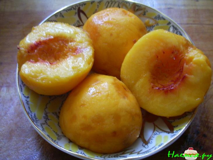 Запеканка манная с персиками Запеканка манная с персиками