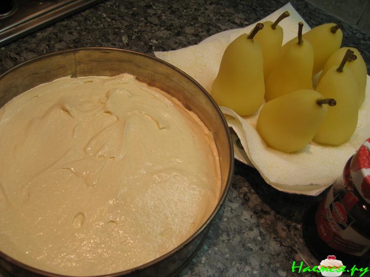 Торт бисквитный с грушами в сиропе Торт бисквитный с грушами в сиропе