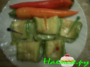 Сырой кабачок с начинкой