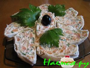 Рулет с слабосоленой семгой из лаваша