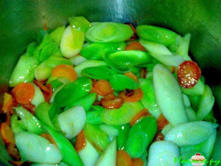 Кисленький суп из лука-порея