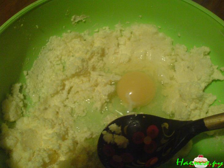 Сливовый пирог с миндалем