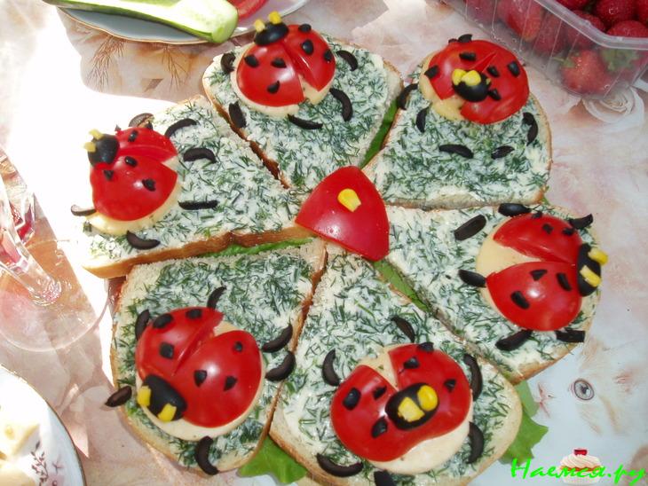 Бутерброды "Божьи коровки" Бутерброды "Божьи коровки"