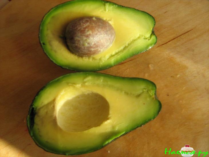 Салат с морской капустой и авокадо