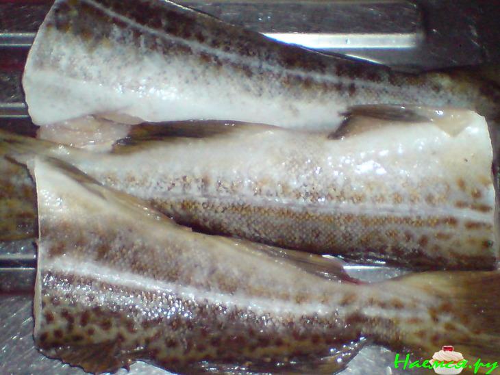 Салат из отварной рыбы и баклажанов