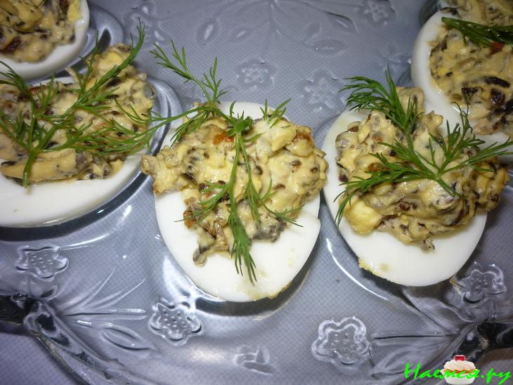 Яйца фаршированные с грибами