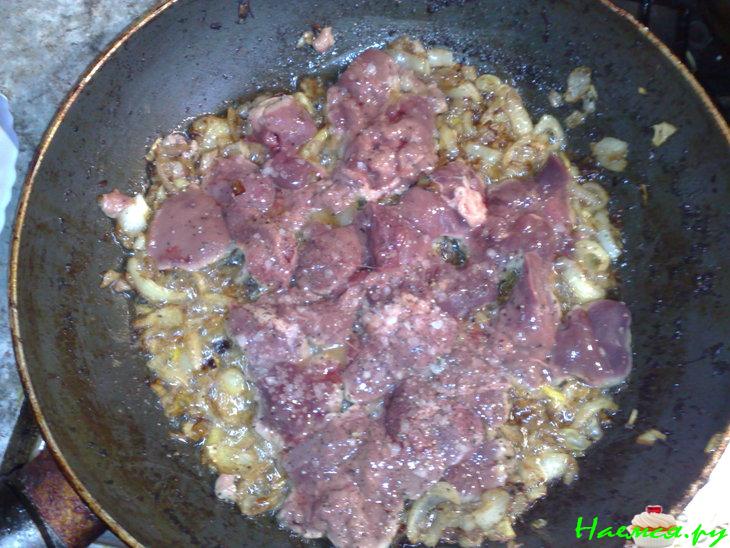 Куриная печенка с томатами