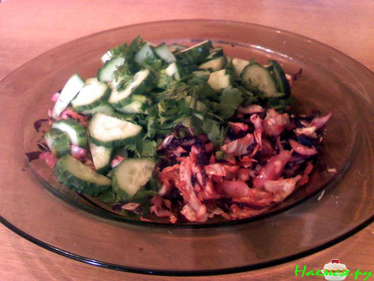 Салат свекольный с молодой капустой