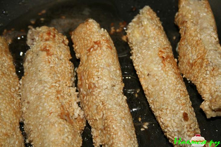 Рулетики нежные с кунжутом