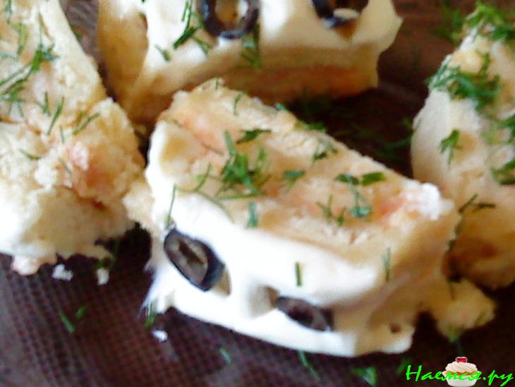 Рулетик с колбасой