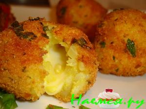 Хрустящие рисовые шарики с моцареллой