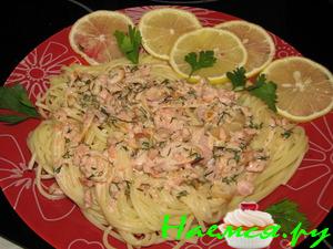 Спагетти с копченым лососем