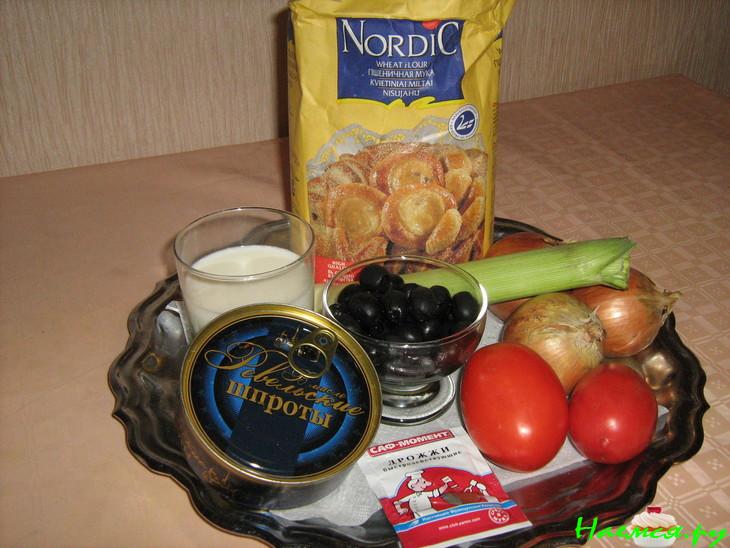 Луковый пирог со шпротами