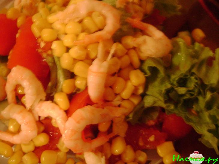 Весенний салат с креветками