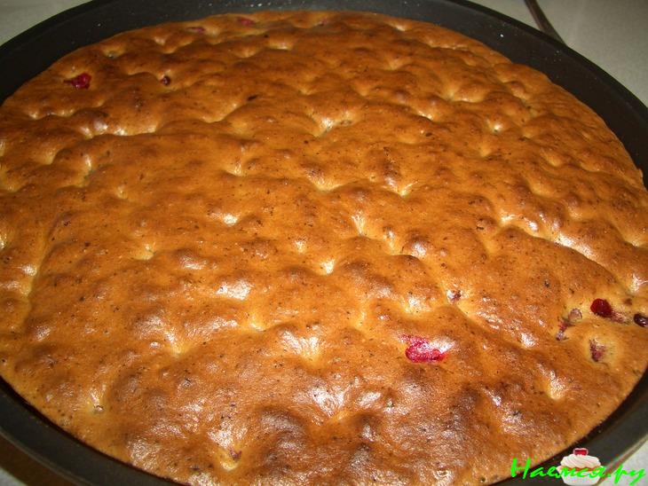 Кофейный пирог с клюквой и шоколадом