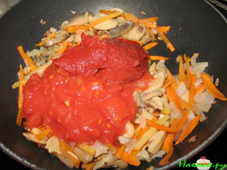 Постный быстрый борщ с грибами и черносливом