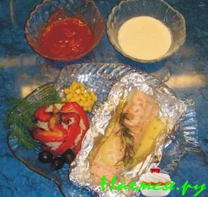 Запечённая в фольге лососина с креветками