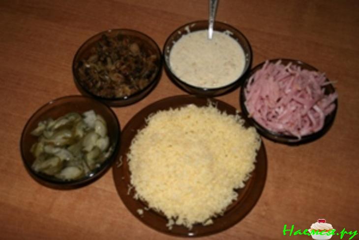 Горячий салат с ветчиной и шампиньонами Горячий салат с ветчиной и шампиньонами