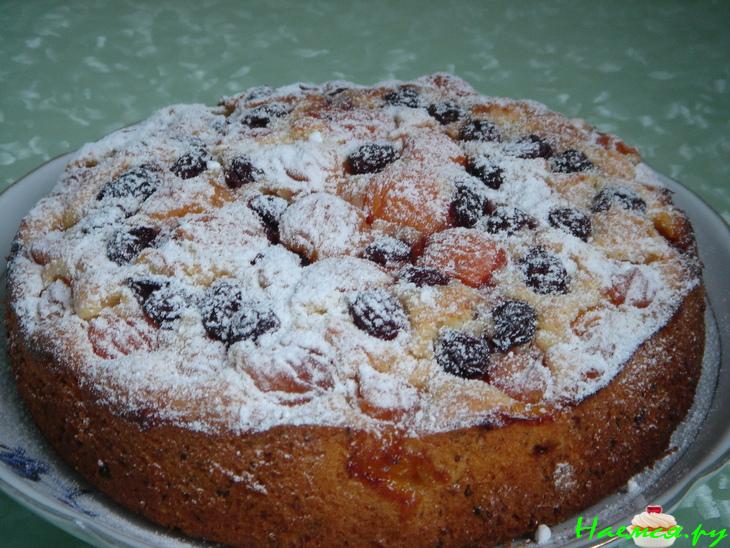 Творожно-абрикосовый пирог с черешней