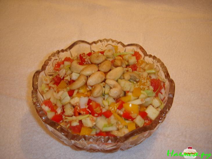 Салат с грейпфрутом и яблоком