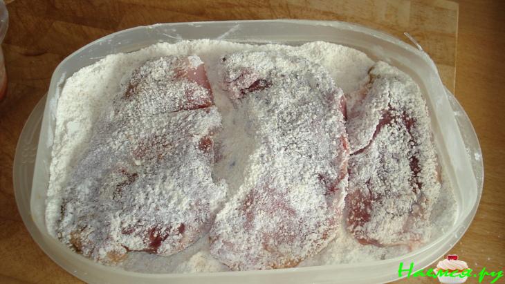 Мясо, запечённое в сметане с айвой