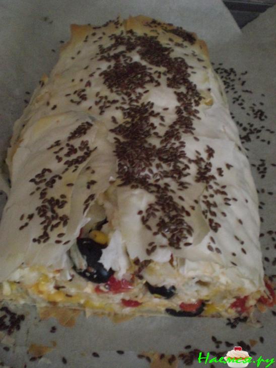 Многослойный рыбный рулет из теста "Фило"