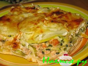 Слоеная запеканка с копченой рыбой