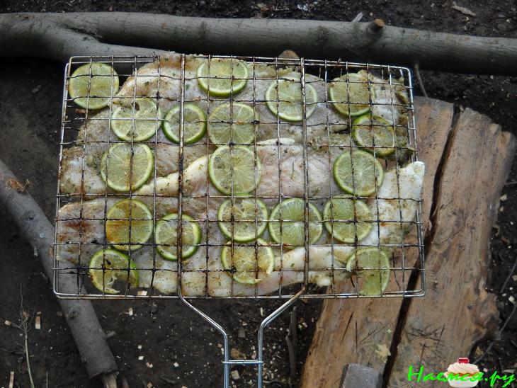Пангасиус, приготовленный на углях дерева грецкого ореха 