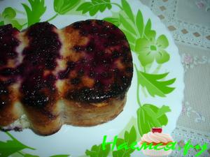 Творожная запеканка с черной смородиной