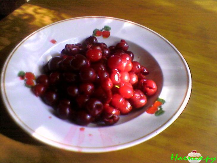 Пирог с вишней и творогом