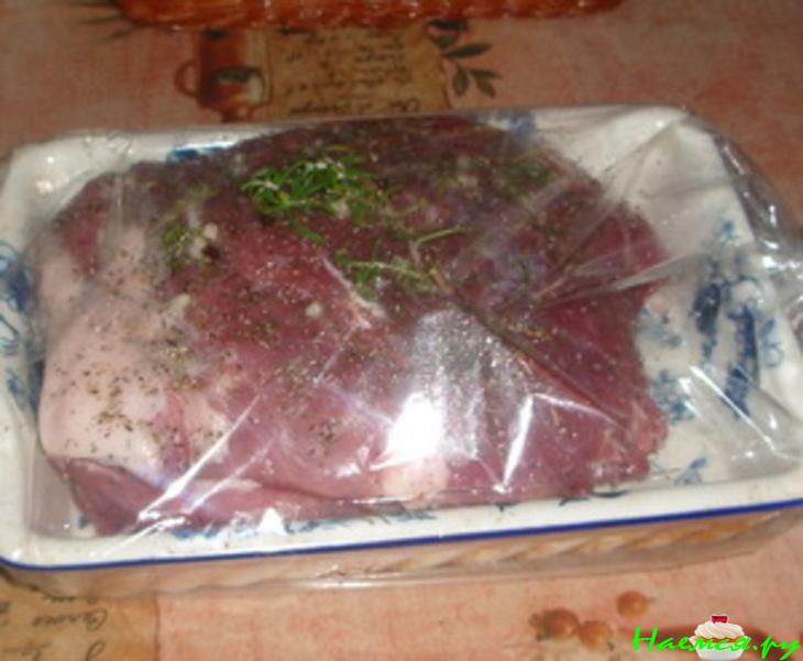 Запеченная свинина с травами
