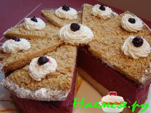 Миндальный торт с муссом из черной смородины Миндальный торт с муссом из черной смородины