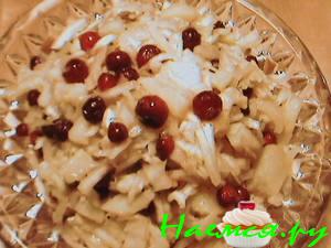 Салат "Северный" с солеными грибами и клюквой