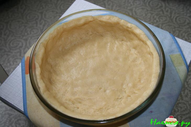 Пирог со свежей черной смородиной