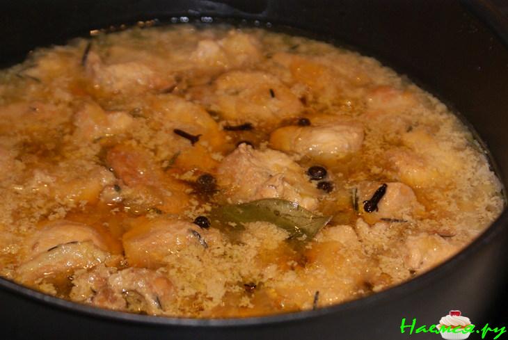 Тушенная пряная курица с тыквой