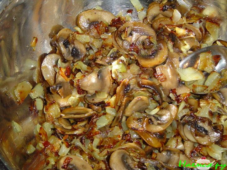 Салат с креветками и шампиньонами "Золотая рыбка"