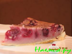 Творожно-йогуртовый пирог с вишней