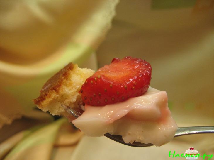 Клубничный торт с йогуртом