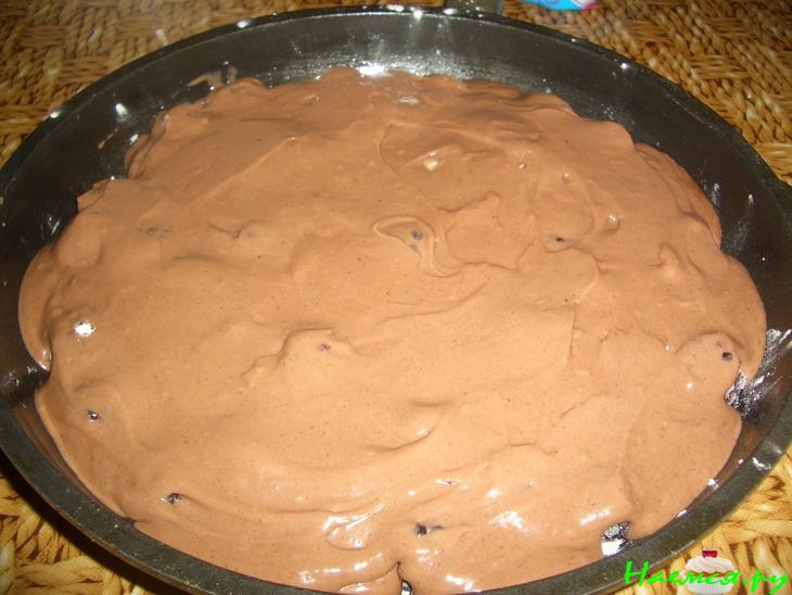 Шоколадный пирог с ягодами