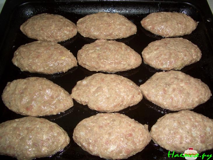 Котлеты с творогом и грибным соусом