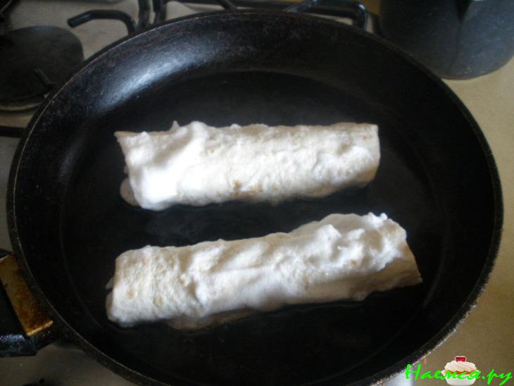 Кукурузный крем - суп с песто и лососевыми роллами