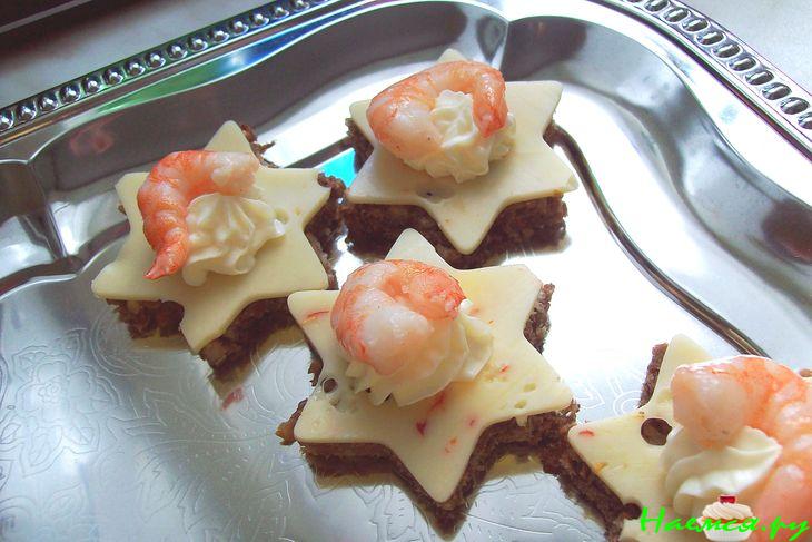 Канапе с креветками на черном хлебе Канапе с креветками на черном хлебе