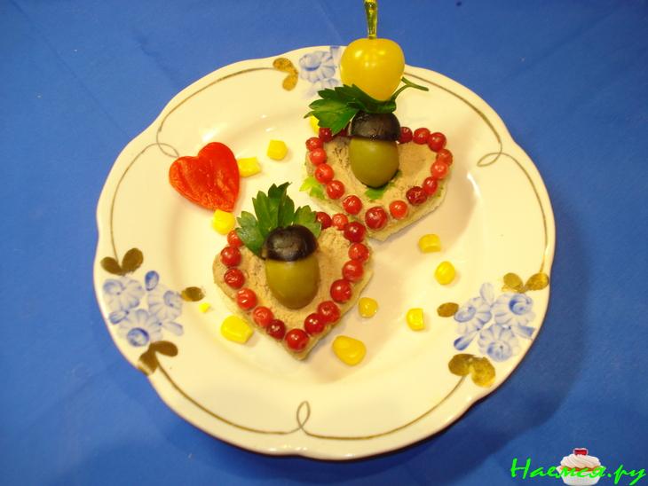 Канапе с печеночным паштетом