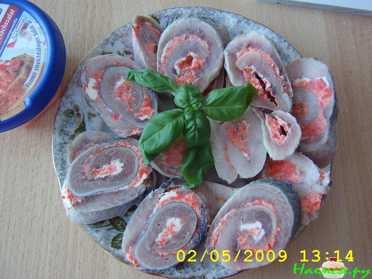 Рулет из сельди с бутербродной лососевой намазкой