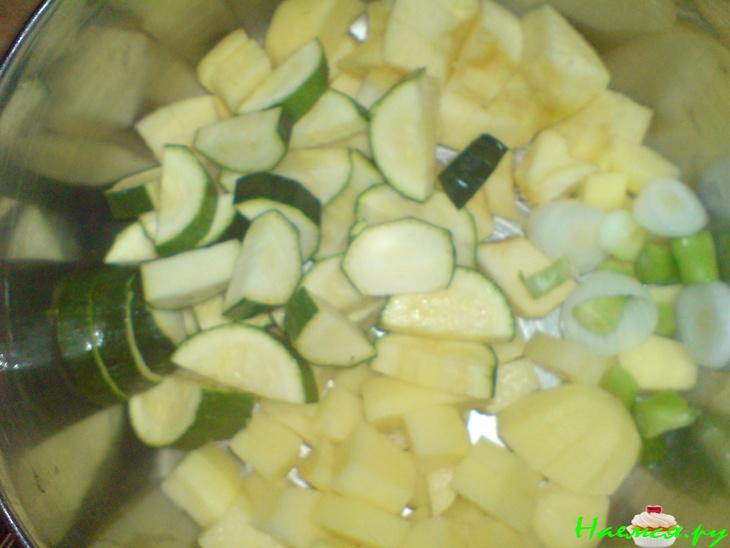 Холодный суп из цуккини и яблок