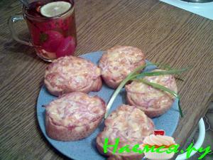 Горячие бутерброды с сосисками и сыром